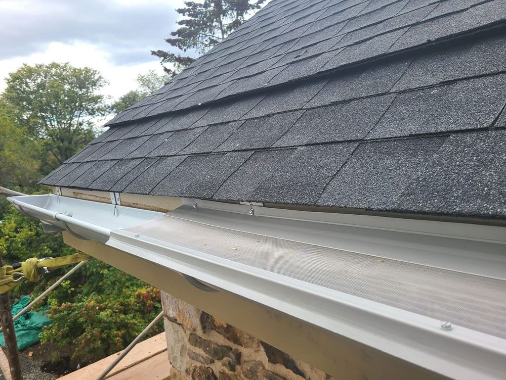 Seamless gutters with gutter guards 